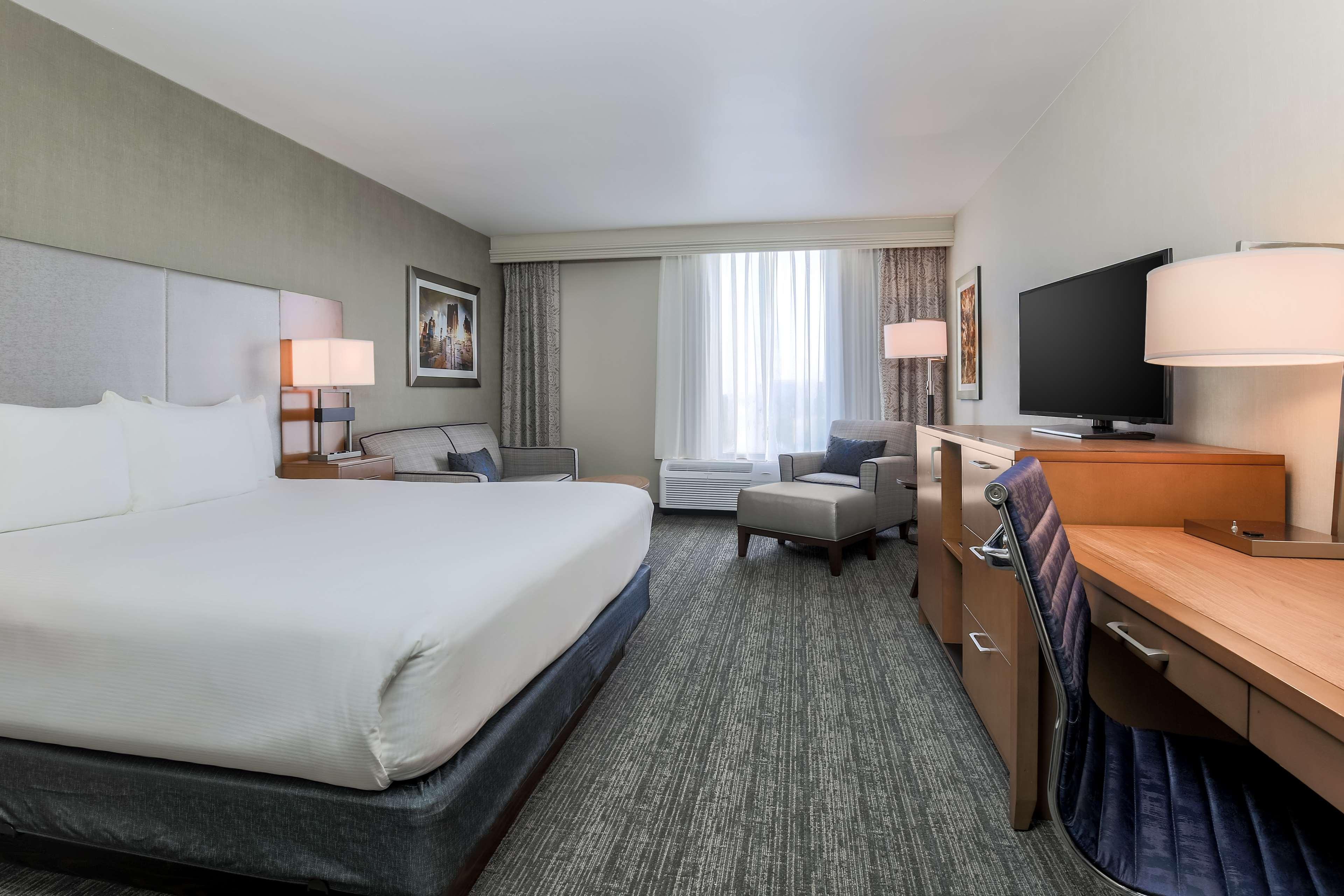 Отель Doubletree By Hilton Atlanta Airport Колледж Парк Экстерьер фото