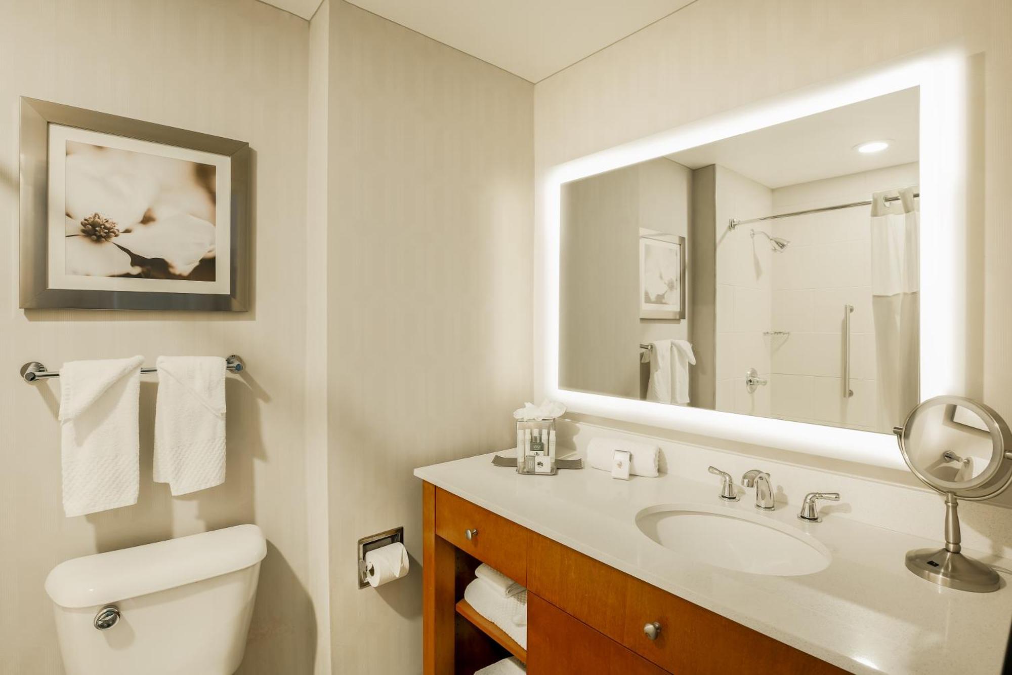 Отель Doubletree By Hilton Atlanta Airport Колледж Парк Экстерьер фото
