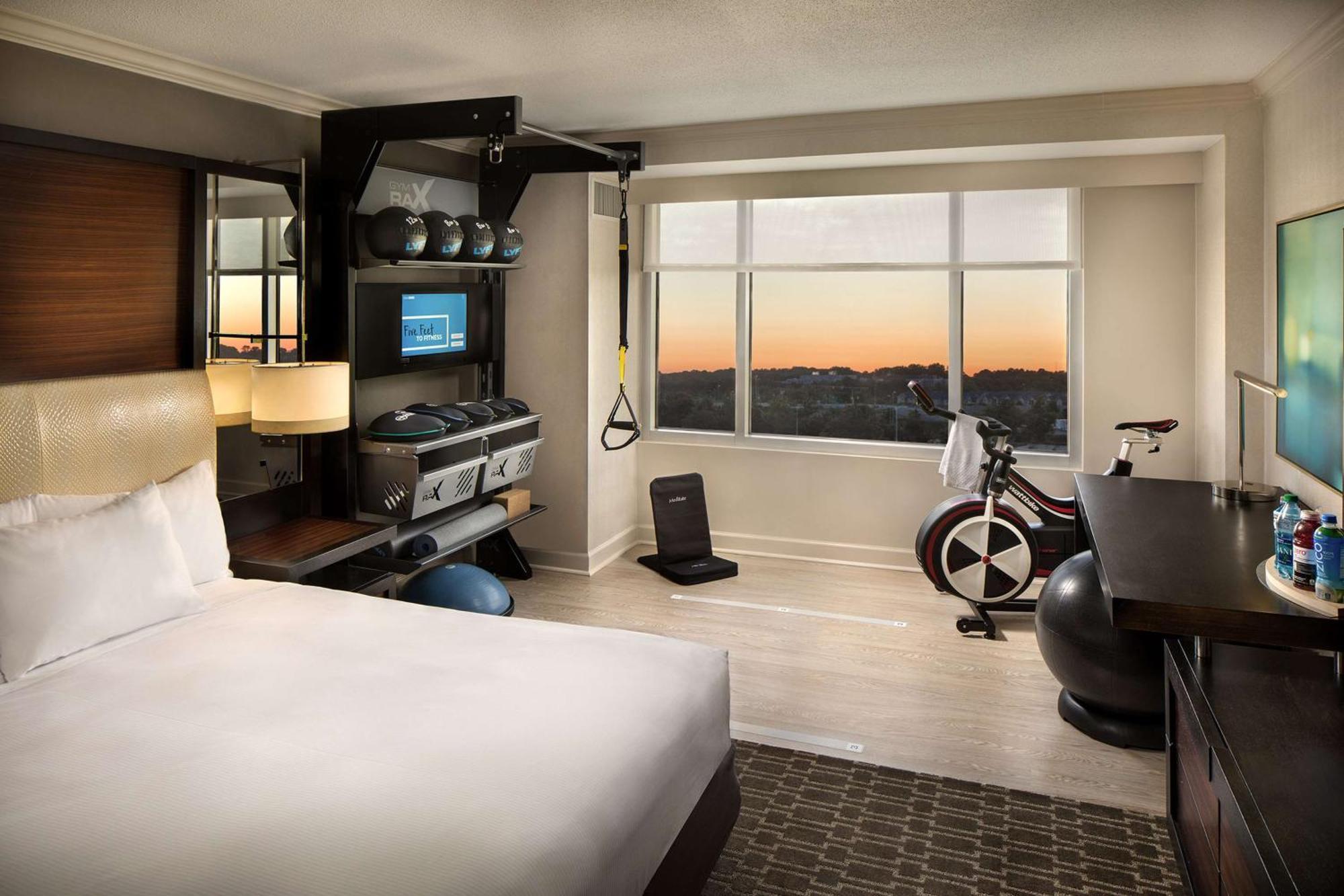 Отель Doubletree By Hilton Atlanta Airport Колледж Парк Экстерьер фото
