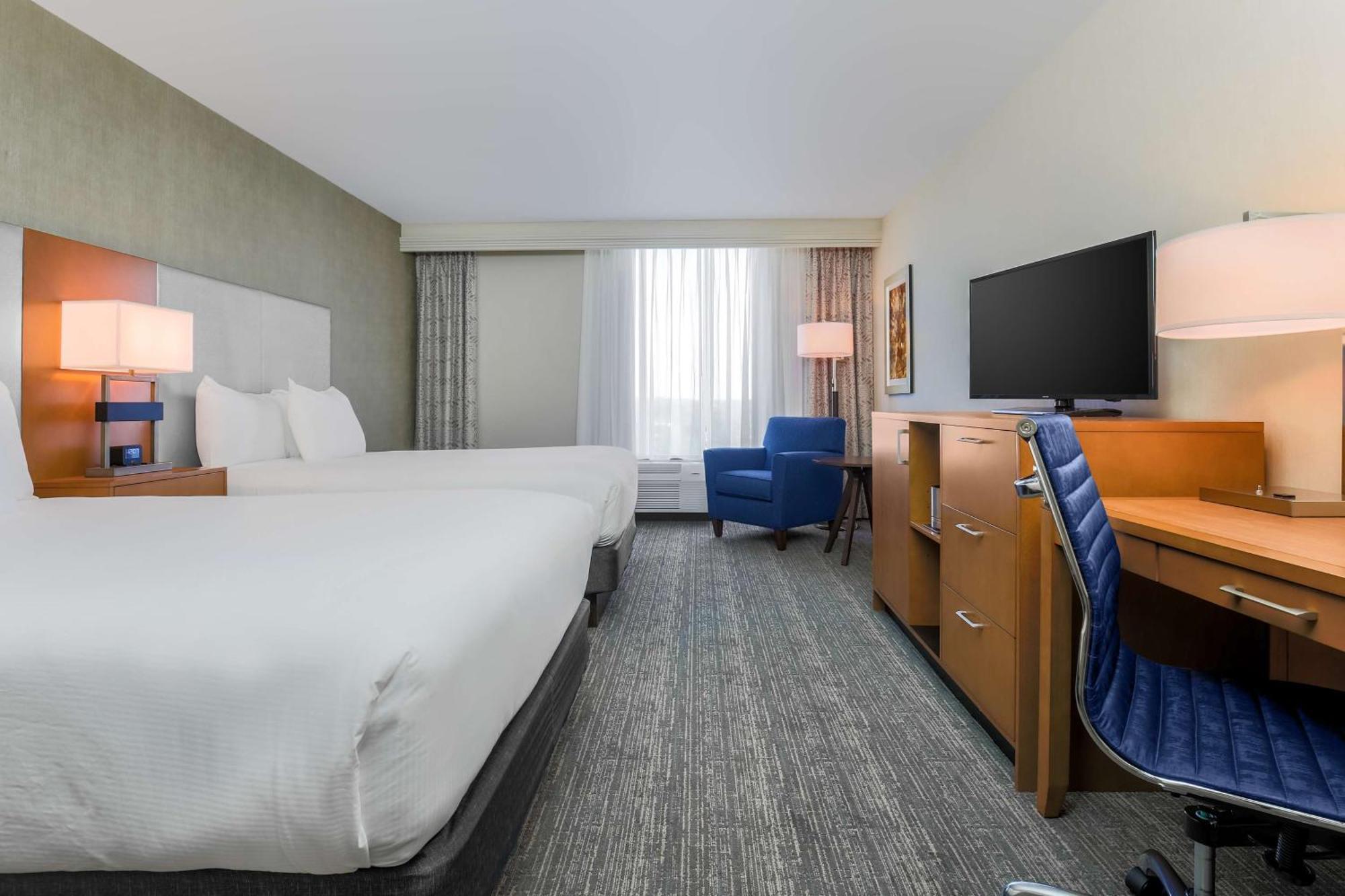 Отель Doubletree By Hilton Atlanta Airport Колледж Парк Экстерьер фото